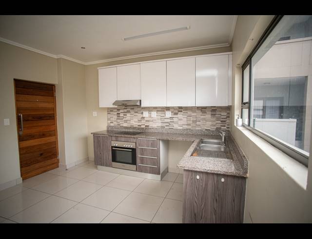2 BEDROOM APARTMENT FOR SALE IN UMHLANGA RIDGE